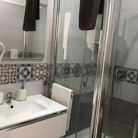 Chiaia 4*
