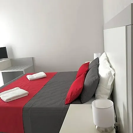 Chiaia 4*