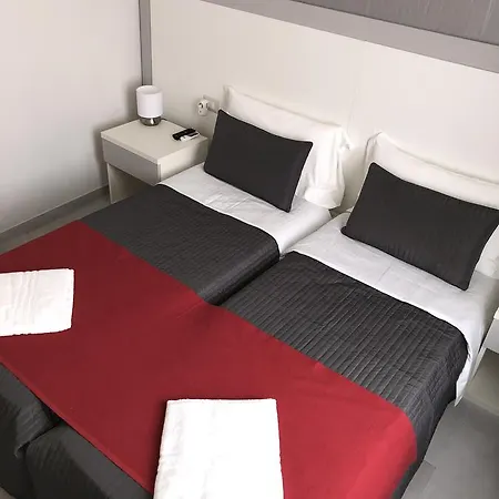 Chiaia 4*