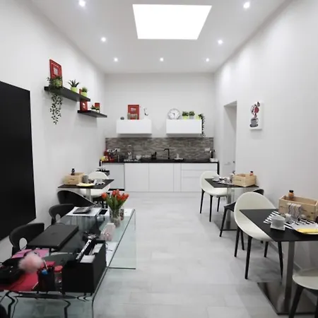 Chiaia 4*